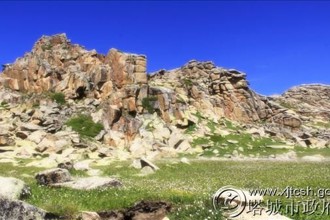 塔尔巴哈台山山顶怪石
